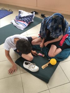 atelier enfant parent, initiation jeux sensitif du toucher